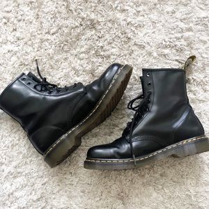Like New DR. MARTENS Smooth Leather Boots